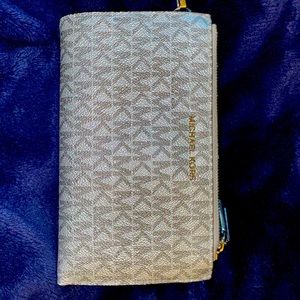 Micheal Kors wallet